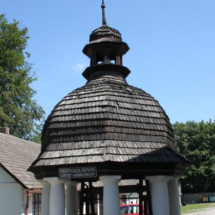 KOŚCIÓŁ I KLASZTOR OO. KARMELITÓW BOSYCH W CZERNEJ, fot.J. Nowostawska-Gyalókay (MIK, 2015) CC BY SA 3.0