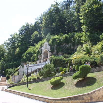 KOŚCIÓŁ I KLASZTOR OO. KARMELITÓW BOSYCH W CZERNEJ, fot.J. Nowostawska-Gyalókay (MIK, 2015) CC BY SA 3.0